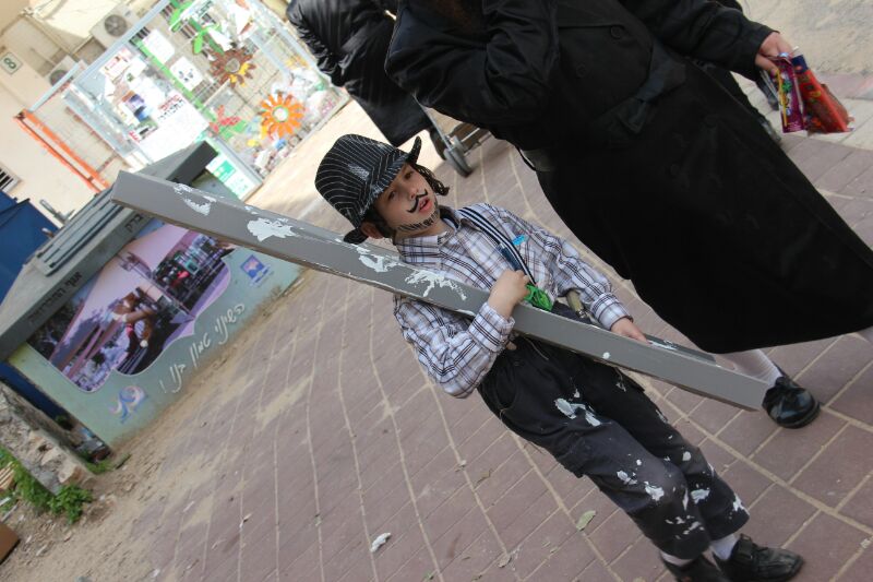 חגיגות פורים בבני ברק תשע"ד • צפו בגלריית תמונות