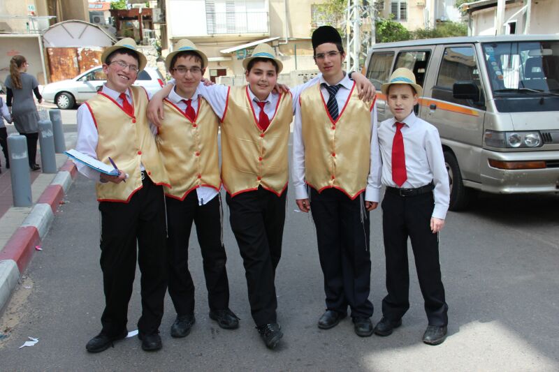 חגיגות פורים בבני ברק תשע"ד • צפו בגלריית תמונות