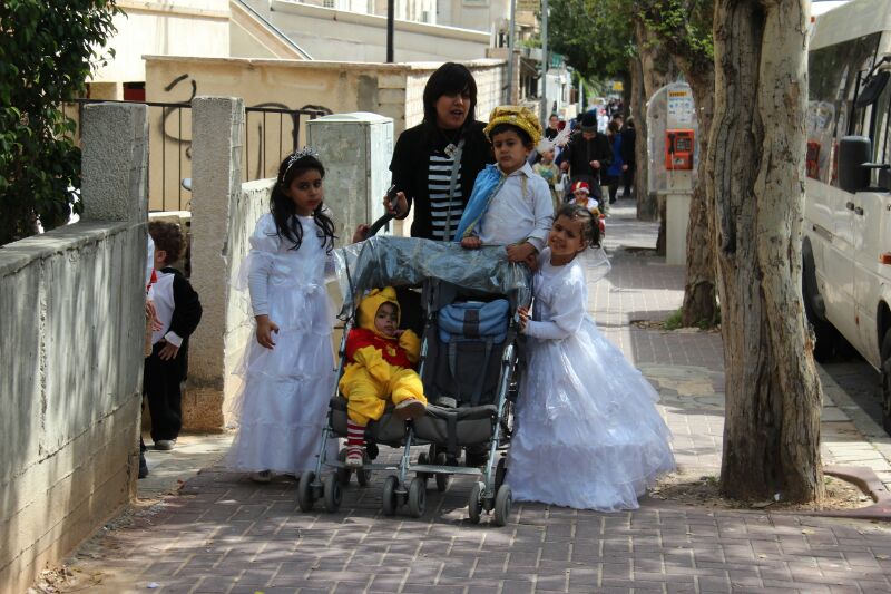 חגיגות פורים בבני ברק תשע"ד • צפו בגלריית תמונות