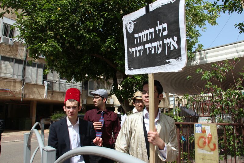 חגיגות פורים בבני ברק תשע"ד • צפו בגלריית תמונות