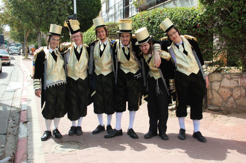 חגיגות פורים בבני ברק תשע"ד • צפו בגלריית תמונות