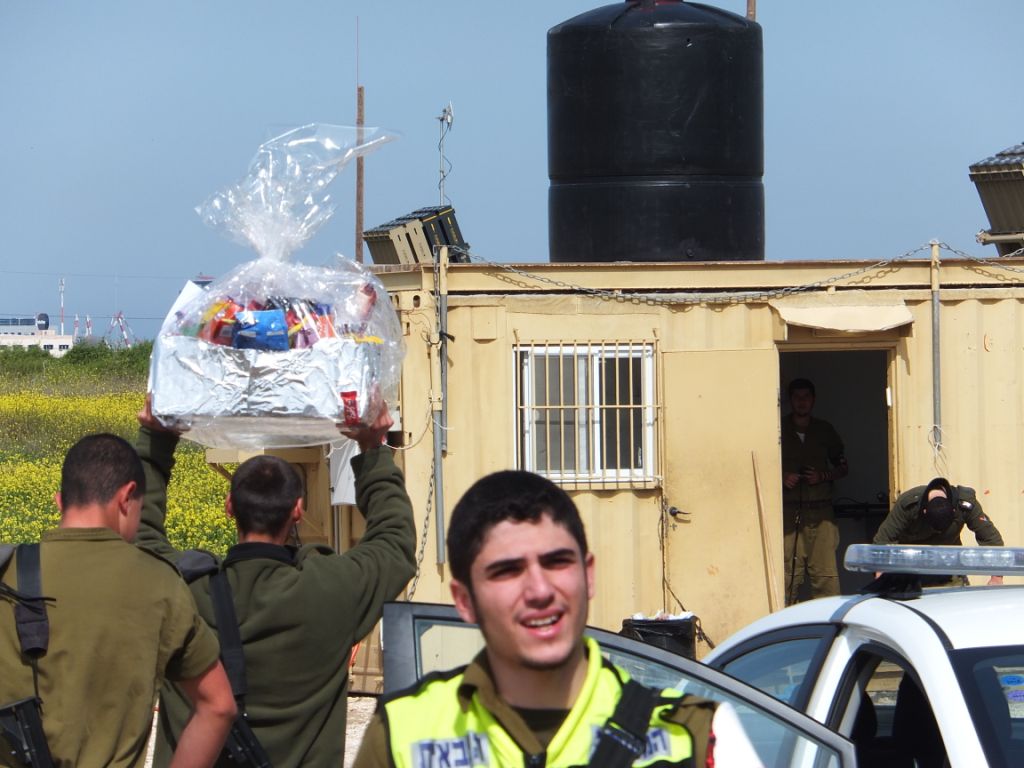 גם לחיילי כיפת ברזל מגיע משלוח מנות