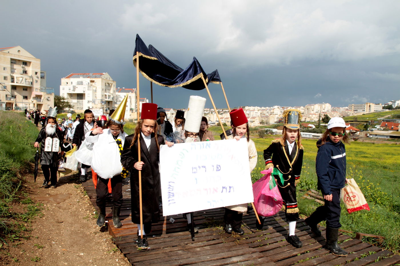 צפו בתיעוד מיוחד: בית שמש חוגגת פורים
