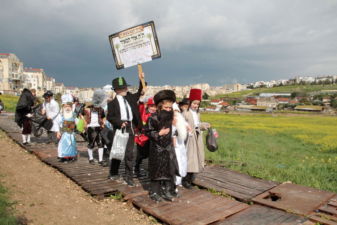 צפו בתיעוד מיוחד: בית שמש חוגגת פורים