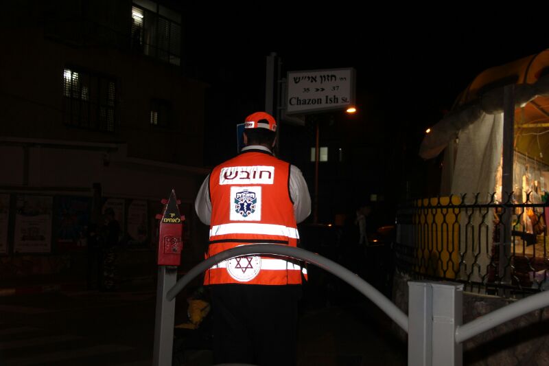 צפו: חוגגים את פורים ברחובות בני ברק