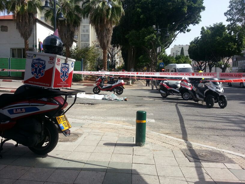 פתח תקווה: מערבל בטון דרס צעירה למוות