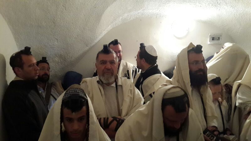 צפו: קריאת מגילה בקבר יהושע בן נון