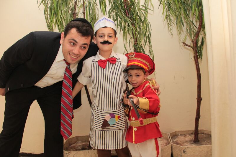 תמונות:  יו"ר ש"ס אריה דרעי חוגג את פורים