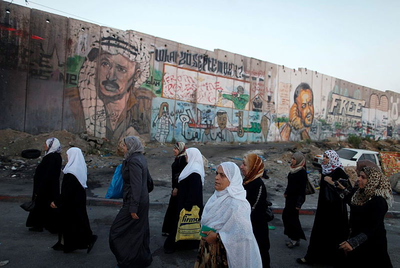 פלסטינים סמוך למחסום קלנדיה, ארכיון