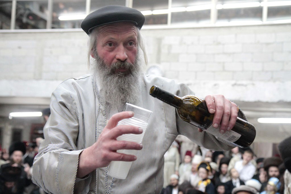 שמחה פורימית בחצר לעלוב • וידאו ותמונות