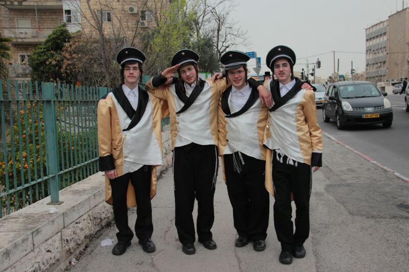 עד דלא ידע: צפו בחגיגות פורים בירושלים