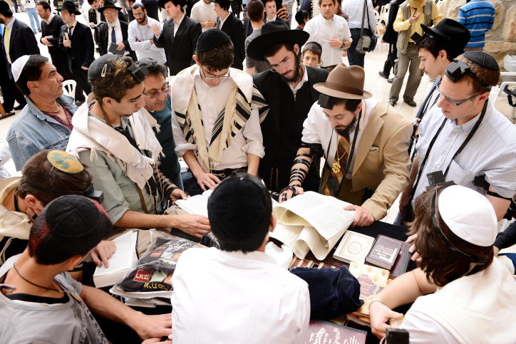 שושן פורים בכותל המערבי • תמונות