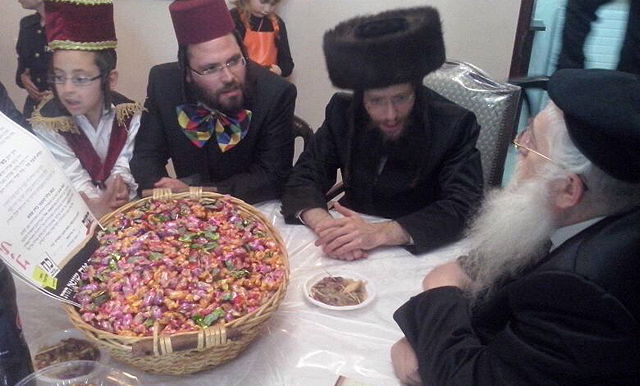 משלוח המנות של סיעת 'כח' לח"כ מאיר פרוש: 3,650 סוכריות