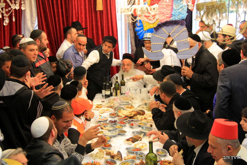 צפו: פורים בחצר המקובל רבי בניהו שמואלי