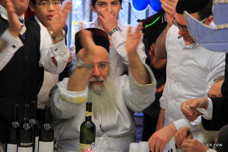 צפו: פורים בחצר המקובל רבי בניהו שמואלי