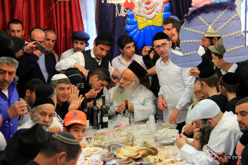 צפו: פורים בחצר המקובל רבי בניהו שמואלי