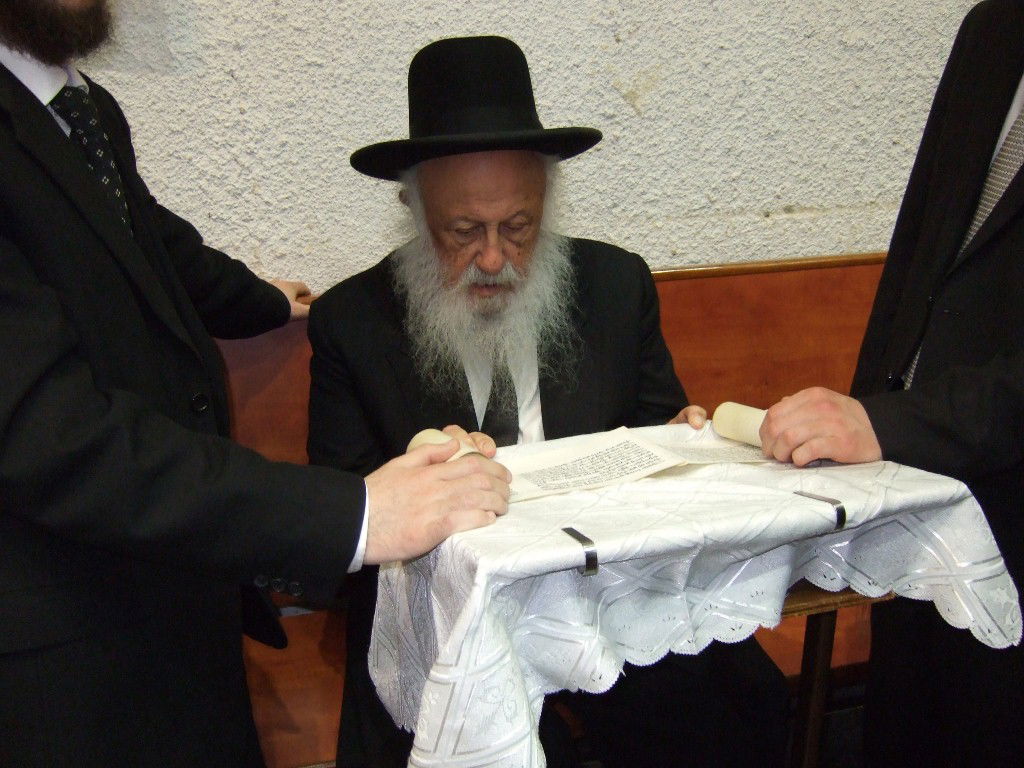 פורים בישיבת פוניבז' • תיעוד ענק