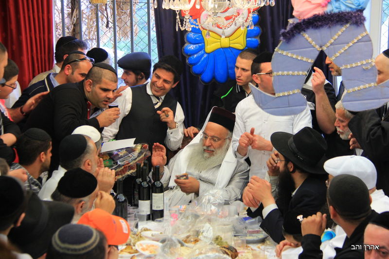 צפו: פורים בחצר המקובל רבי בניהו שמואלי