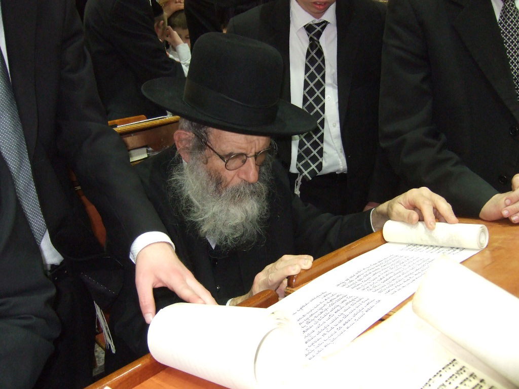 פורים בישיבת פוניבז' • תיעוד ענק