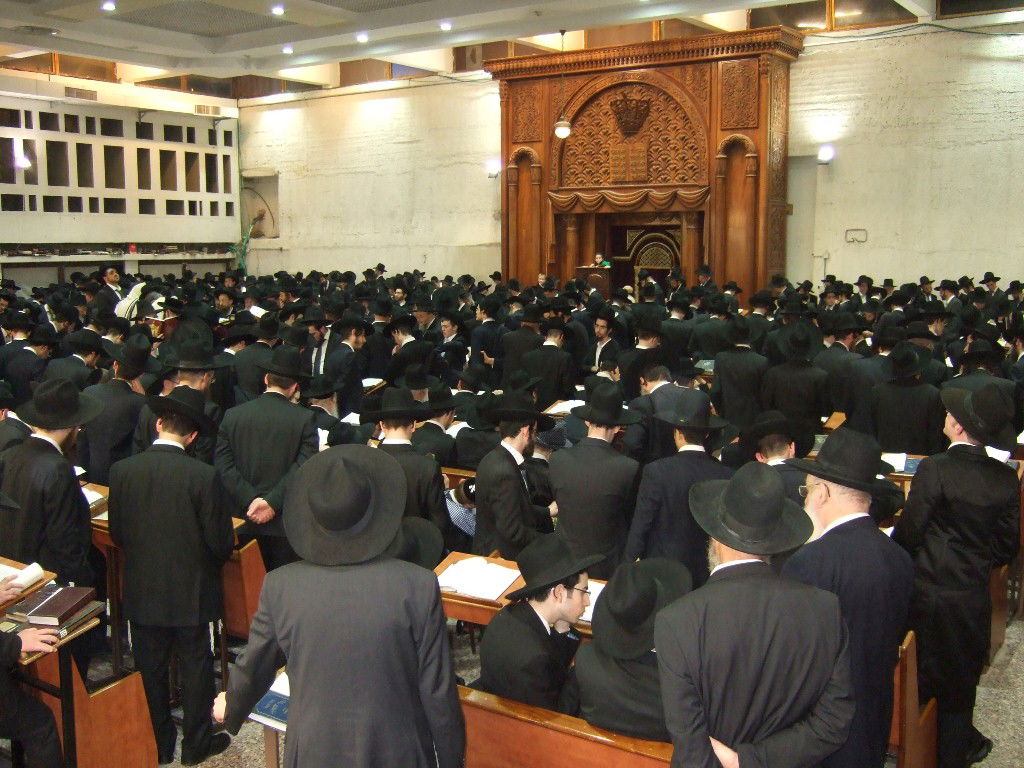 פורים בישיבת פוניבז' • תיעוד ענק