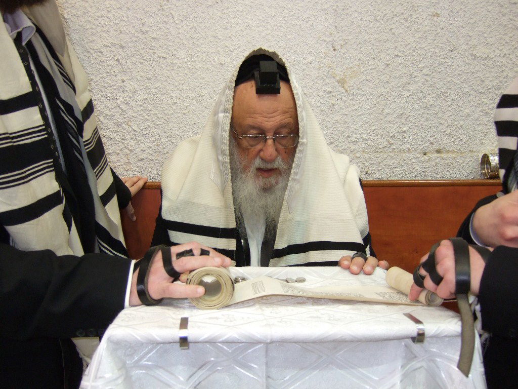 פורים בישיבת פוניבז' • תיעוד ענק