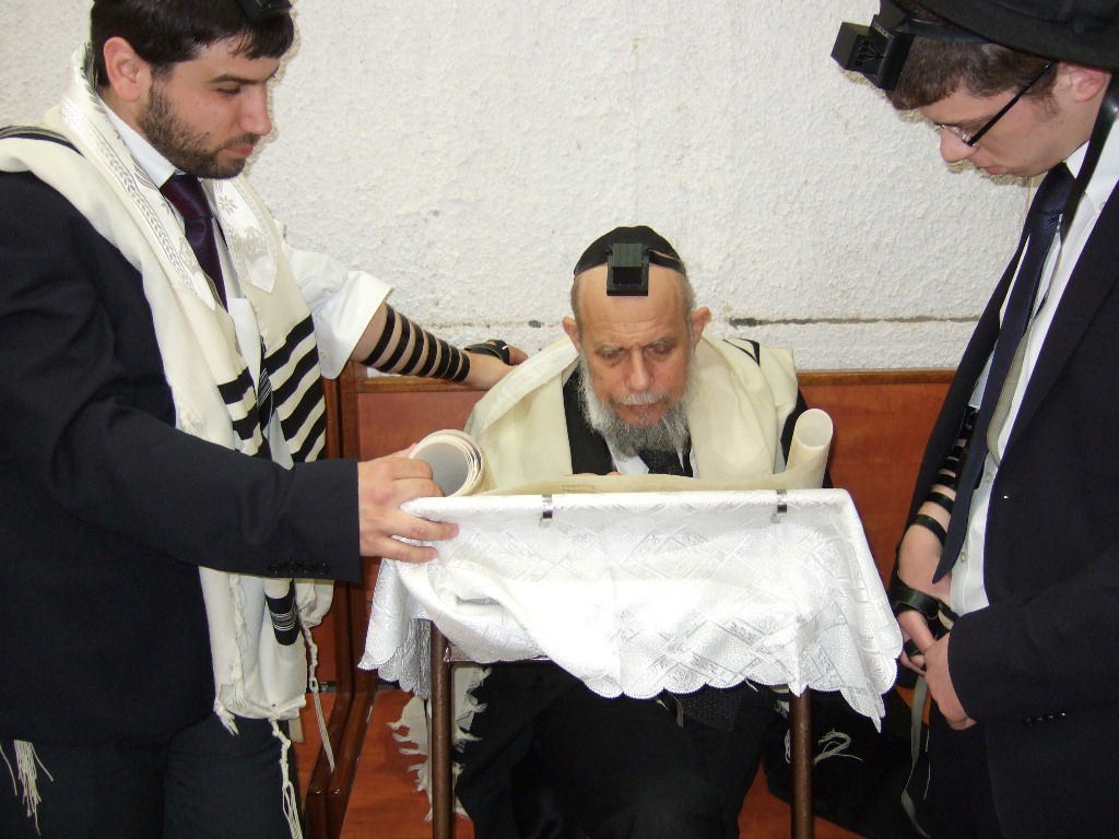 פורים בישיבת פוניבז' • תיעוד ענק