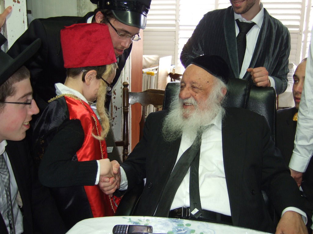 פורים בישיבת פוניבז' • תיעוד ענק