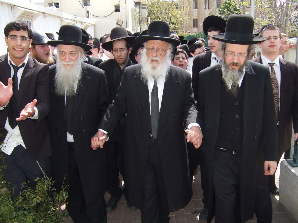 פורים בישיבת פוניבז' • תיעוד ענק