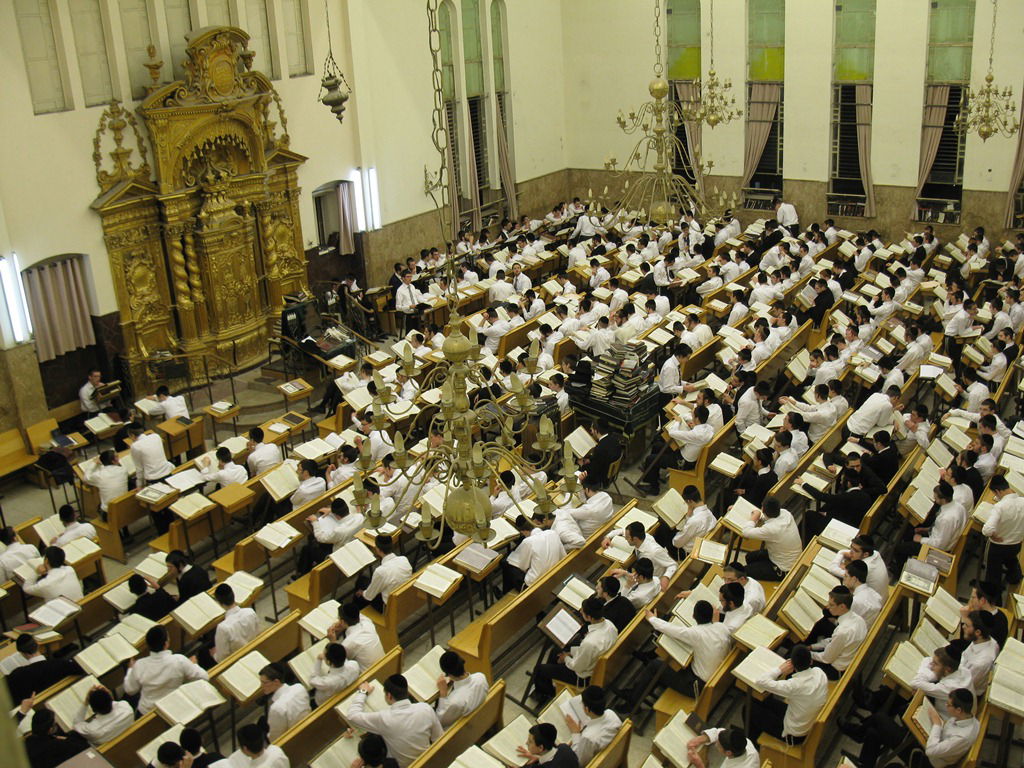 פורים בישיבת פוניבז' • תיעוד ענק