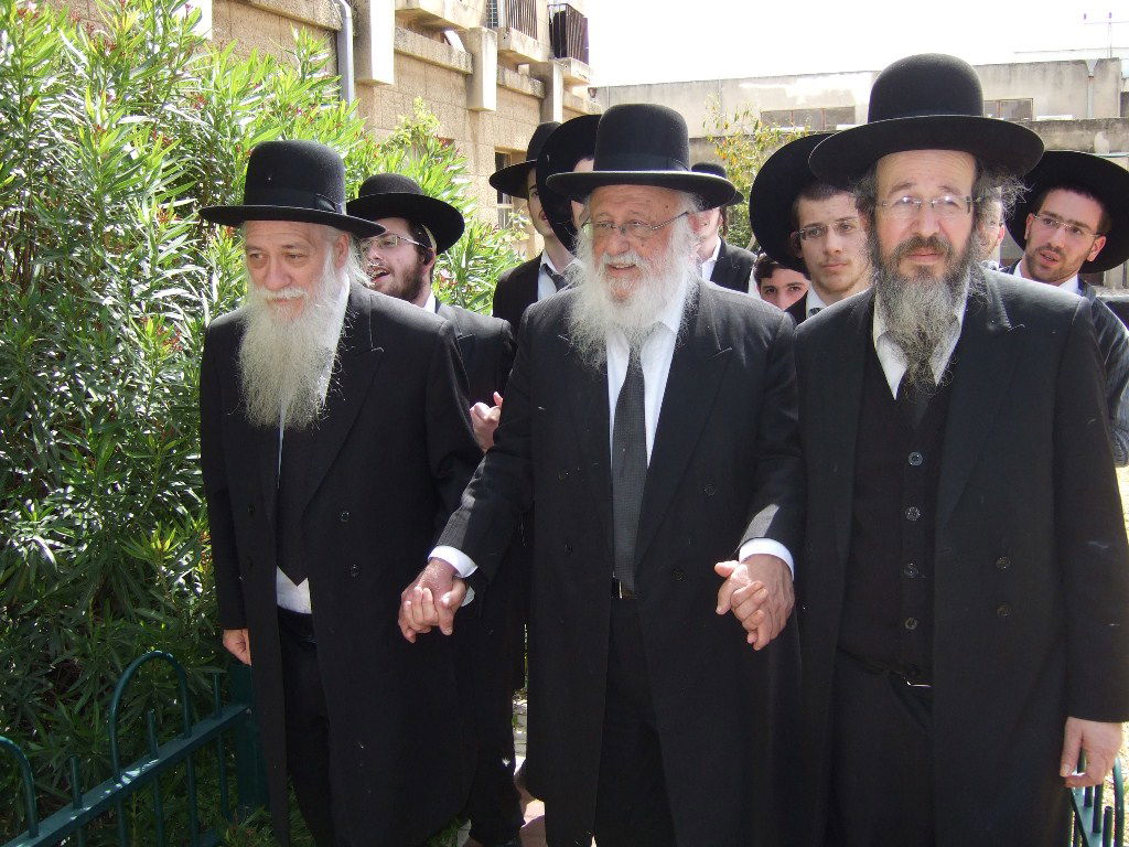 פורים בישיבת פוניבז' • תיעוד ענק