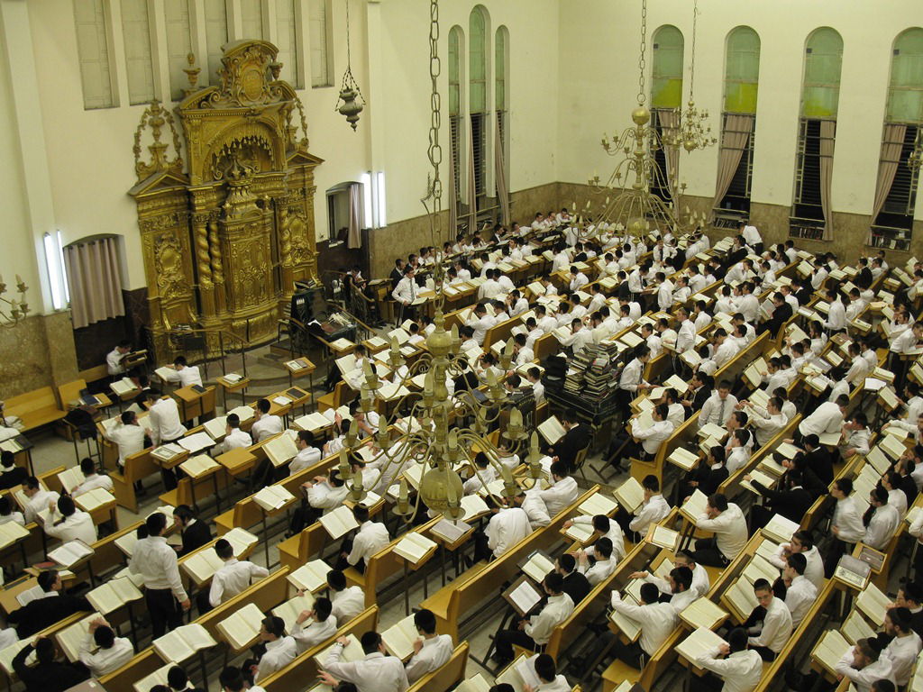 פורים בישיבת פוניבז' • תיעוד ענק