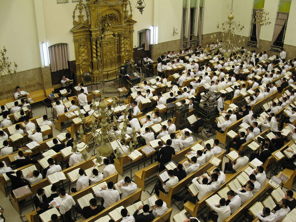 פורים בישיבת פוניבז' • תיעוד ענק