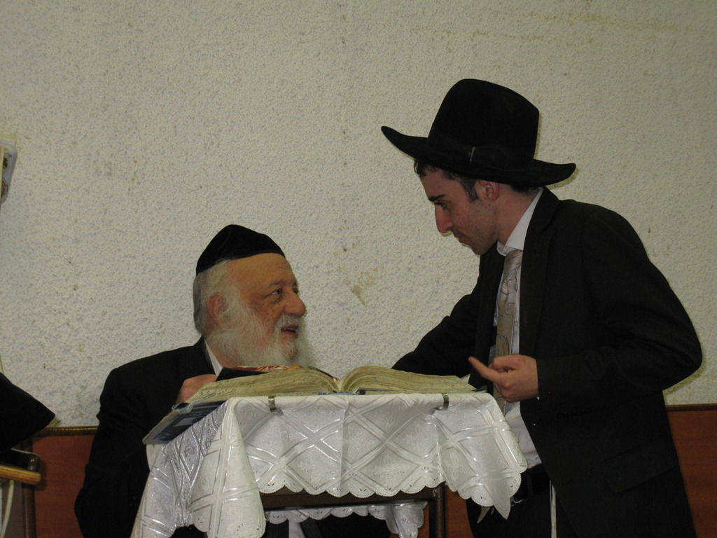 פורים בישיבת פוניבז' • תיעוד ענק