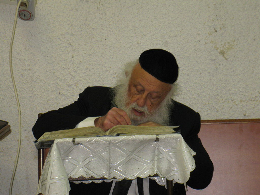 פורים בישיבת פוניבז' • תיעוד ענק