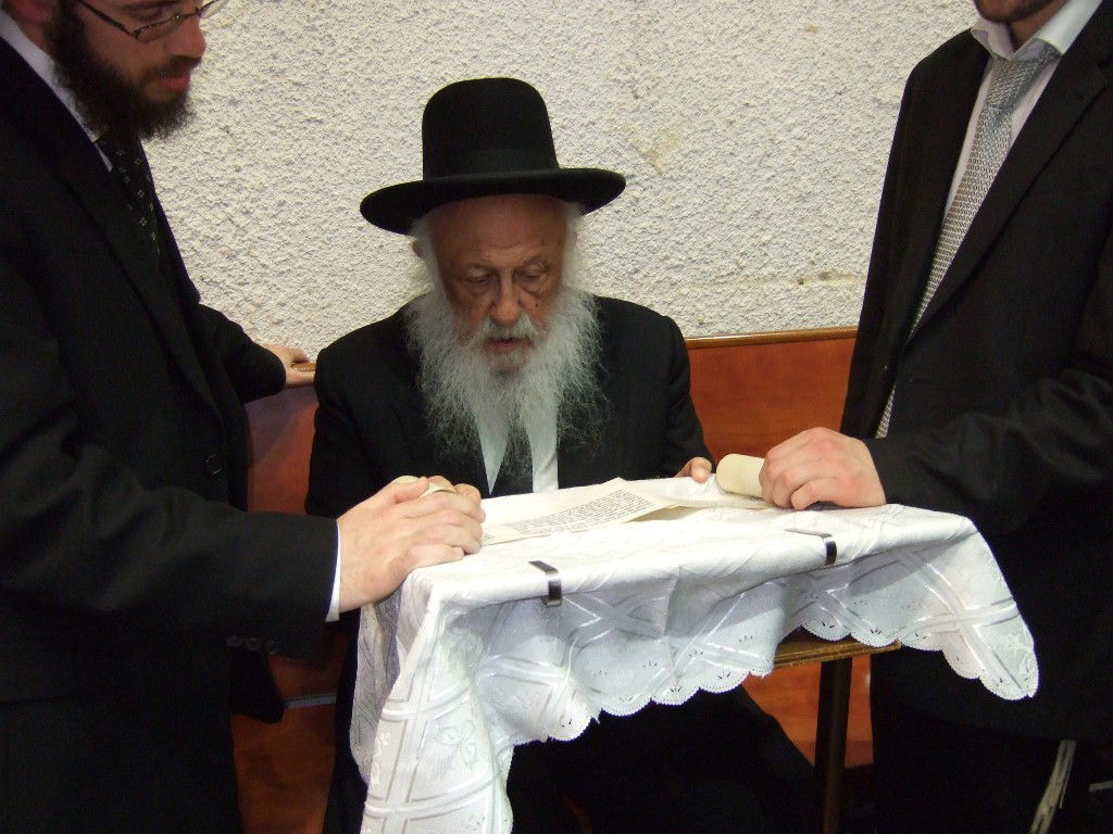 פורים בישיבת פוניבז' • תיעוד ענק