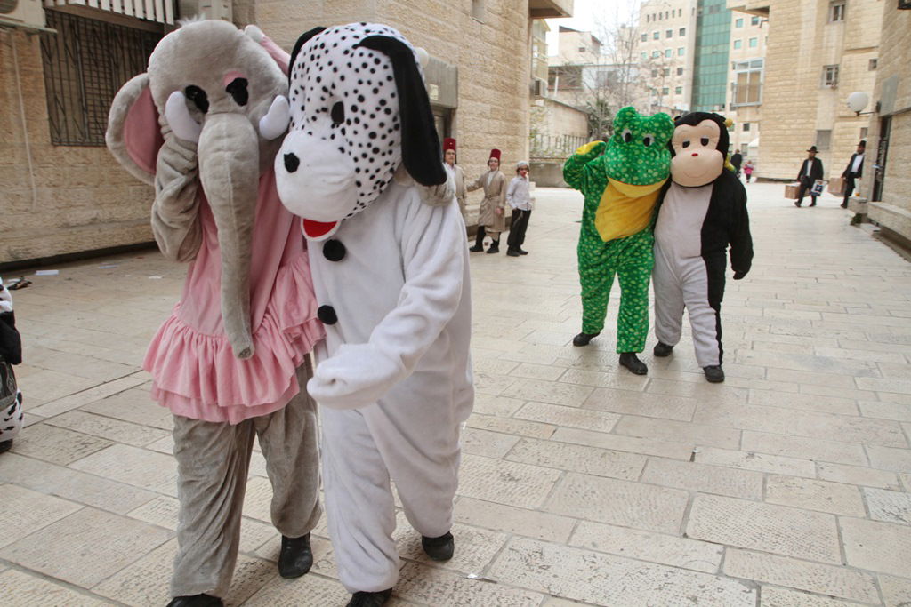 פורים בירושלים • הגלריה של יעקב לדרמן