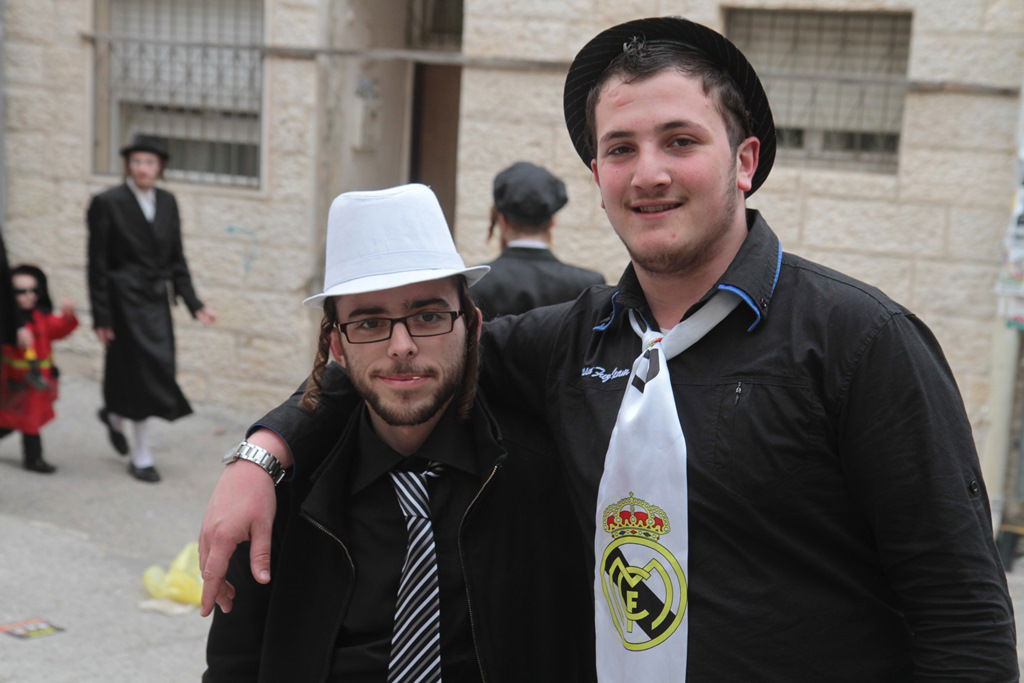 פורים בירושלים • הגלריה של יעקב לדרמן