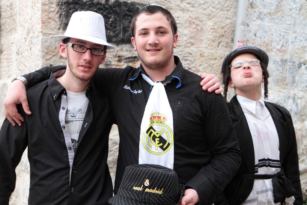 פורים בירושלים • הגלריה של יעקב לדרמן