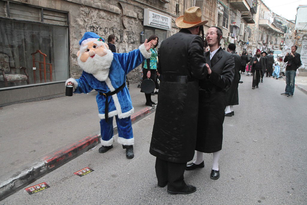 פורים בירושלים • הגלריה של יעקב לדרמן
