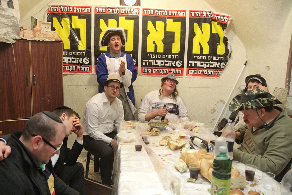 פורים בירושלים • הגלריה של יעקב לדרמן