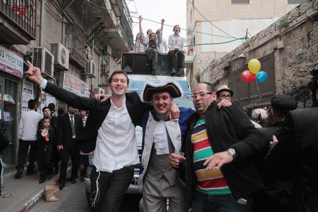 פורים בירושלים • הגלריה של יעקב לדרמן