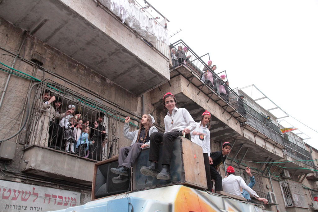 פורים בירושלים • הגלריה של יעקב לדרמן