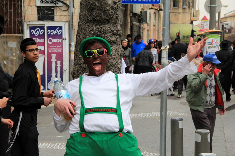 פורים במאה שערים • תיעוד מרתק