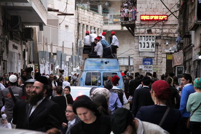 צפו: בלב מאה שערים ניידת ברסלב