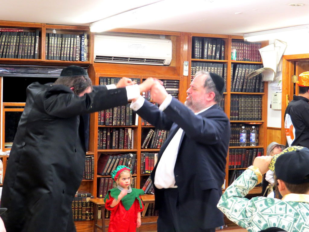 צפו בגלרית ענק: חגיגות פורים במונסי