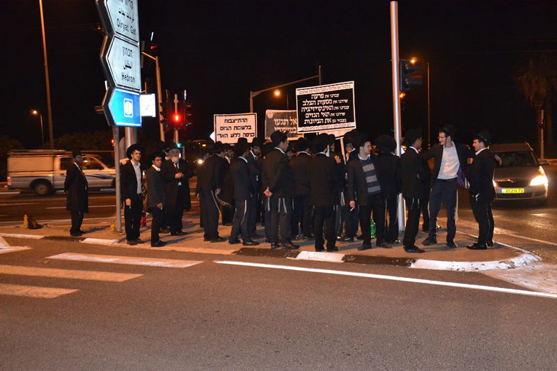 צפו בתיעוד: הפגנה חרדית בצומת פלוגות