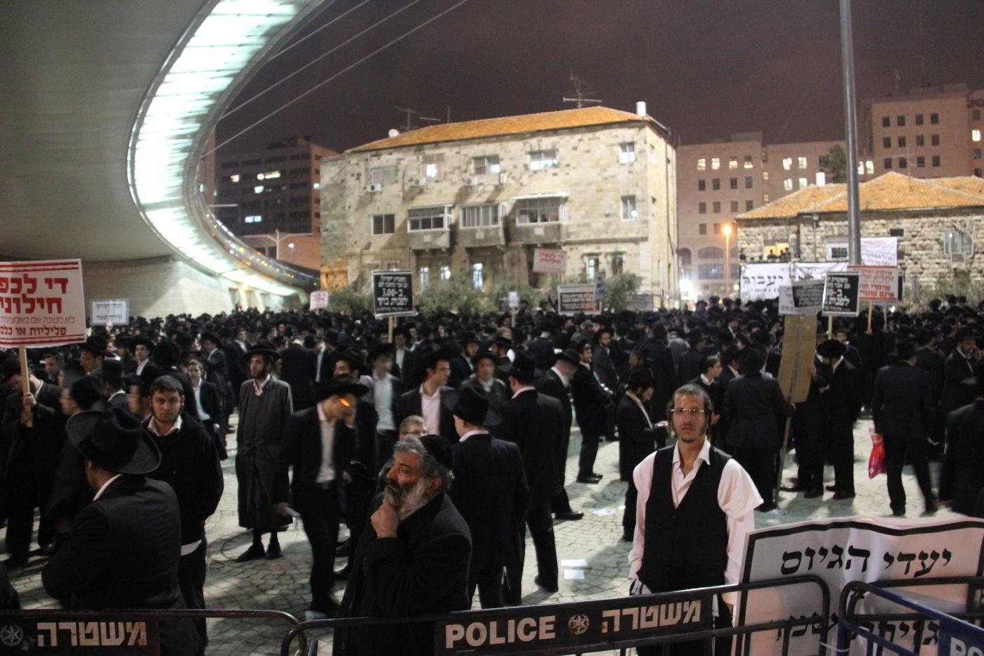 בסיום ההפגנה בי-ם: עימות אלים בין המפגינים החרדים