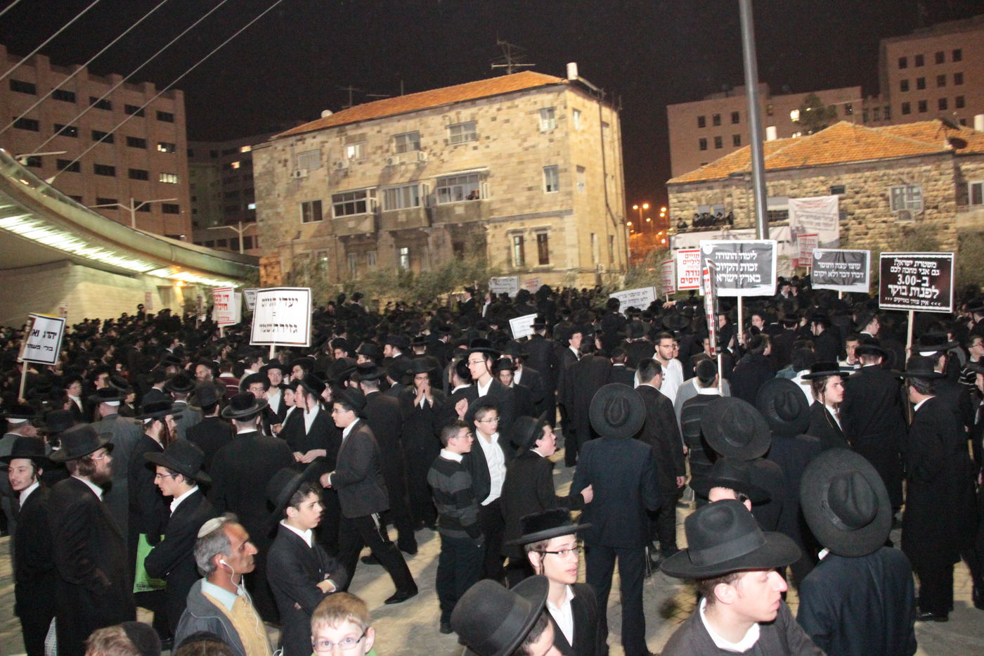 בסיום ההפגנה בי-ם: עימות אלים בין המפגינים החרדים