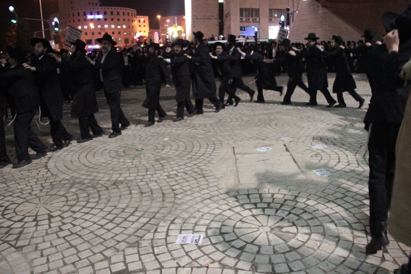 בסיום ההפגנה בי-ם: עימות אלים בין המפגינים החרדים