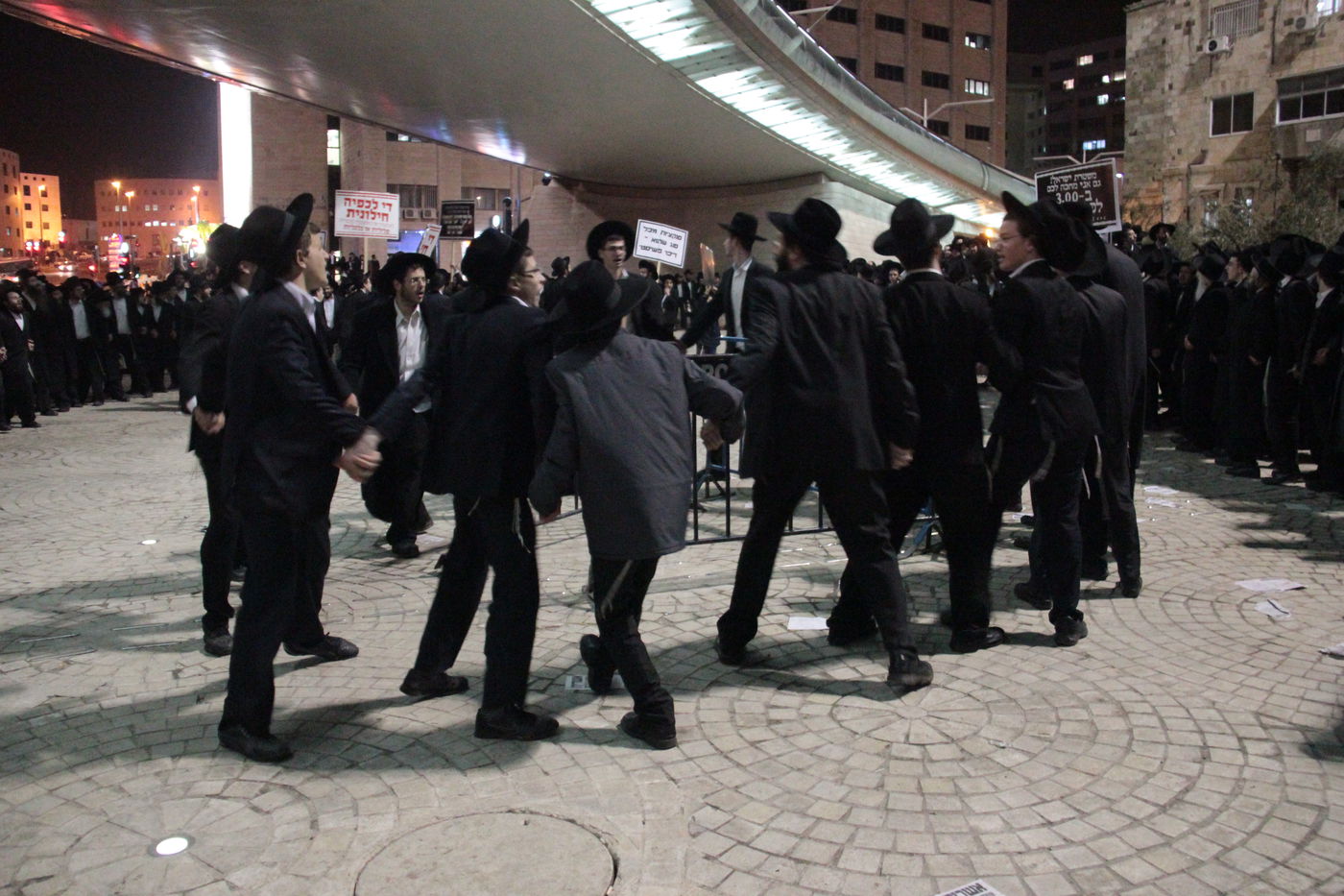בסיום ההפגנה בי-ם: עימות אלים בין המפגינים החרדים